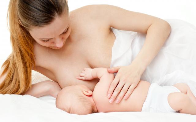 par fácil de lastimarse dueño Cesárea y lactancia: consejos y posiciones para amamantar | Planeta Mamá