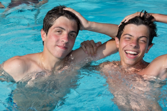 Adolescentes en verano: prevención de accidentes en el agua