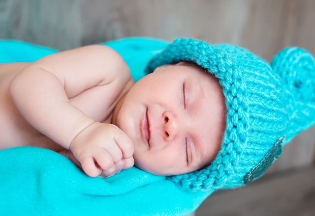 ¿Cuántas horas duerme un bebé según la edad?