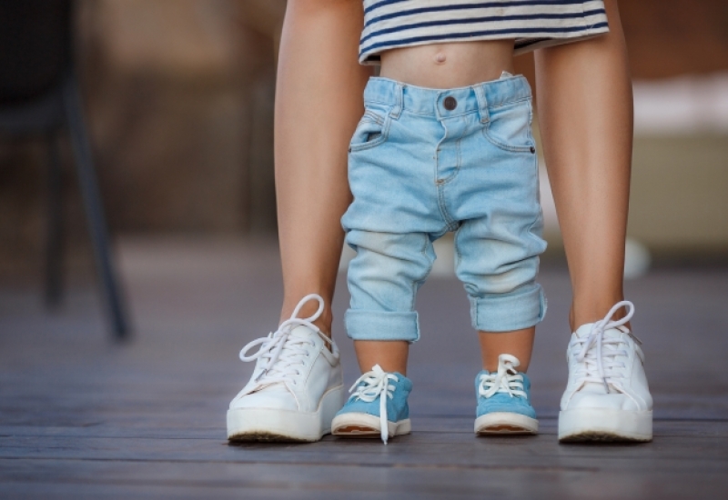 El calzado en los bebés: ¿es necesario que usen zapatos?